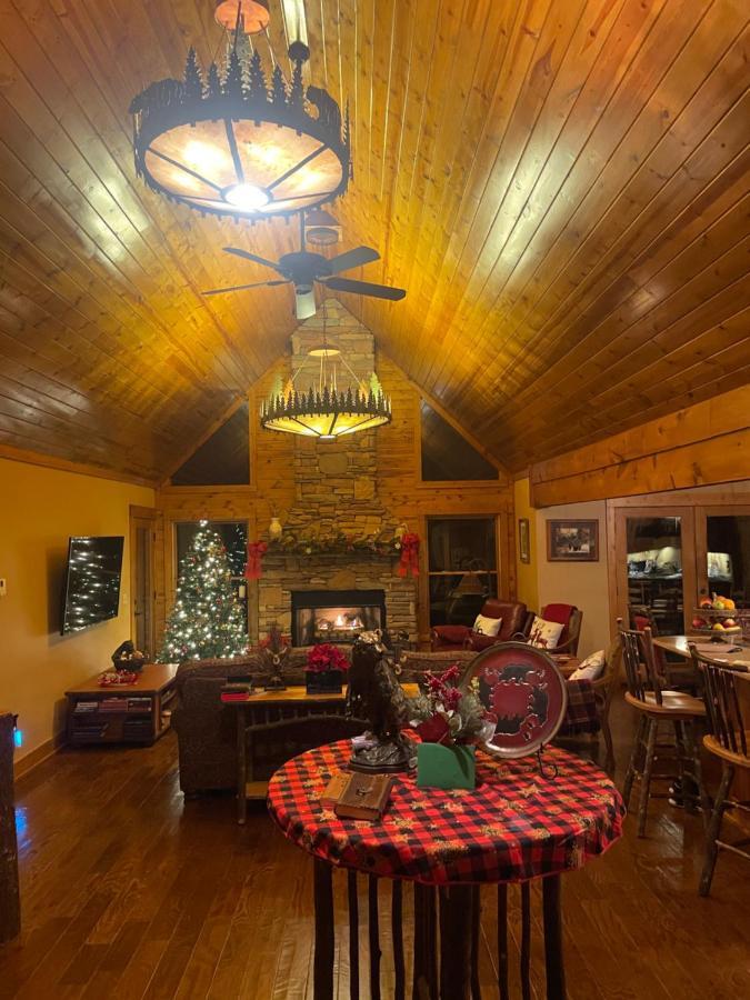 Cozy Creekfront Family Cabin-Pet Friendly -Gamerm-Hot Tub Hiawassee Eksteriør billede